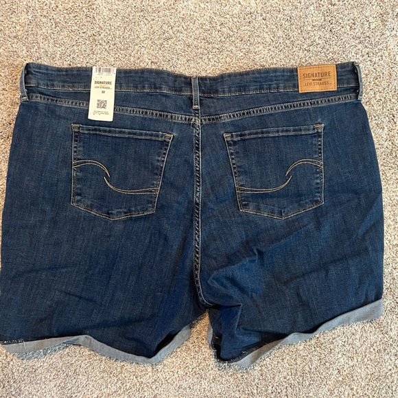 Signature Levi Strauss Jean Plus Size Shorts - Picture 2 of 2